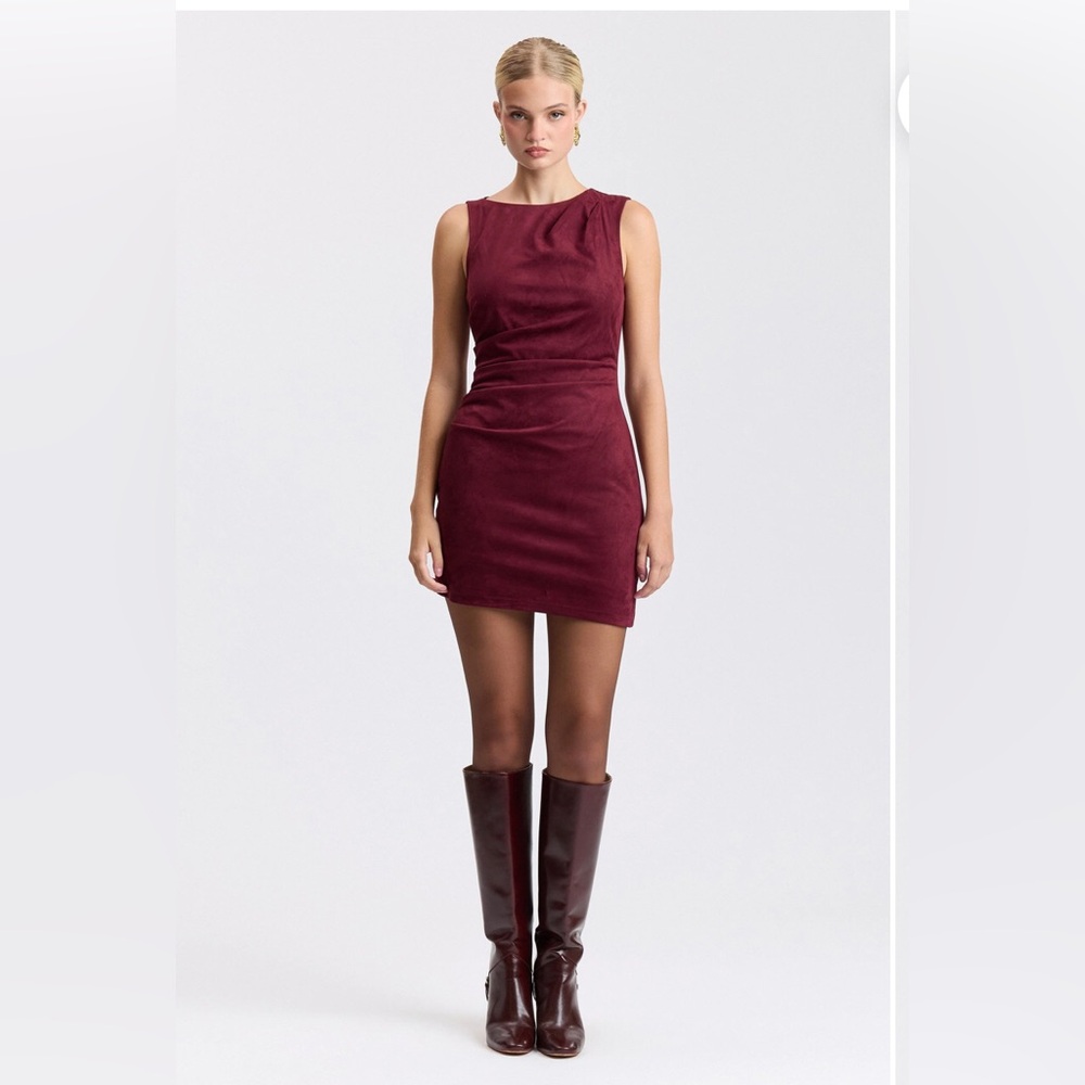 AVEC LES FILES. FAUX SUEDE RUCHED MINI DRESS. Burgundy